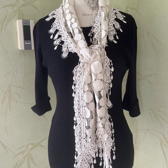CHICO'S LACE WEAVE FASHION SCARF:PRE-OWNED  EXCELLENT CONDITION. IVORY - Picture 3 of 15